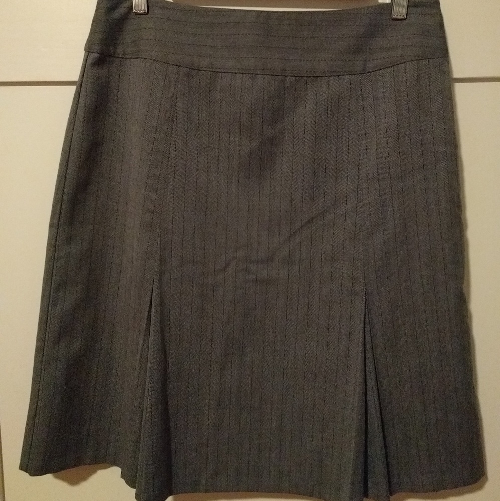 Grey pinstriped Geoffrey Beene skirt size 10